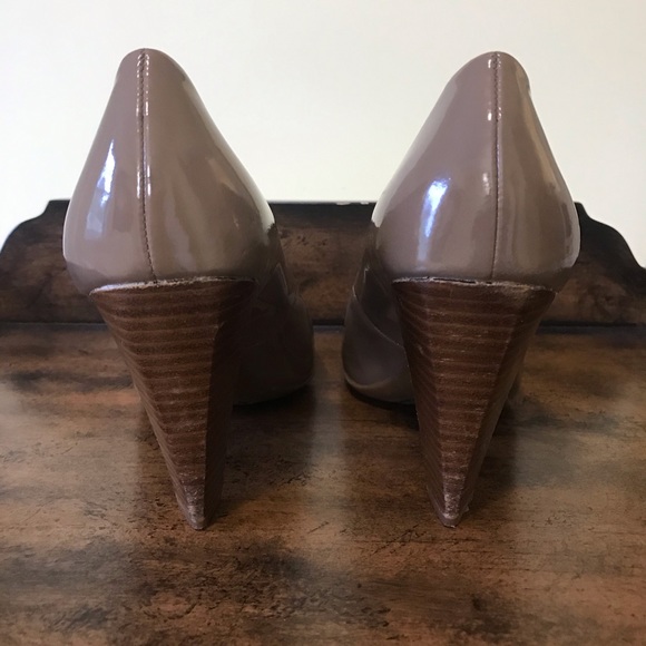 NATURALIZER NUDE PATENT PUMPS - Picture 2 of 4
